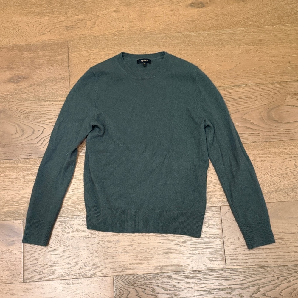 Quince women’s Mongolian cashmere Crewneck Sweater in moss